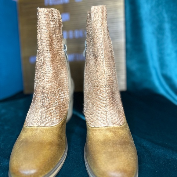 Antelope Tan and Cream Heeled Boots - Picture 6 of 8